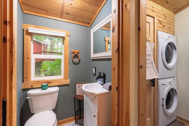 Bathroom 4, Arrowhead Lake Retreat by Avantstay Shared Pool, Game Room, Firepit, Monroe