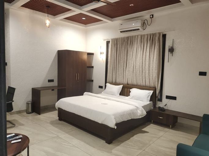 Bedroom 3, Madhurai Resort, Amravati