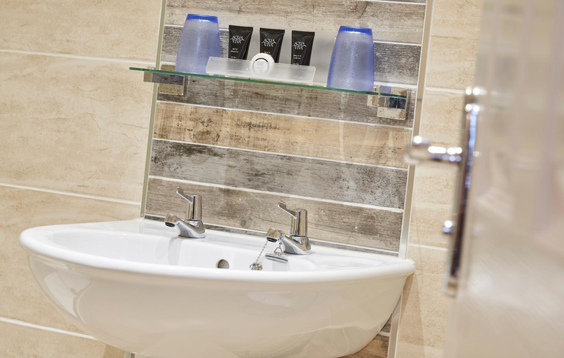 Bathroom 4, The Kingston Theatre Hotel, Kingston upon Hull
