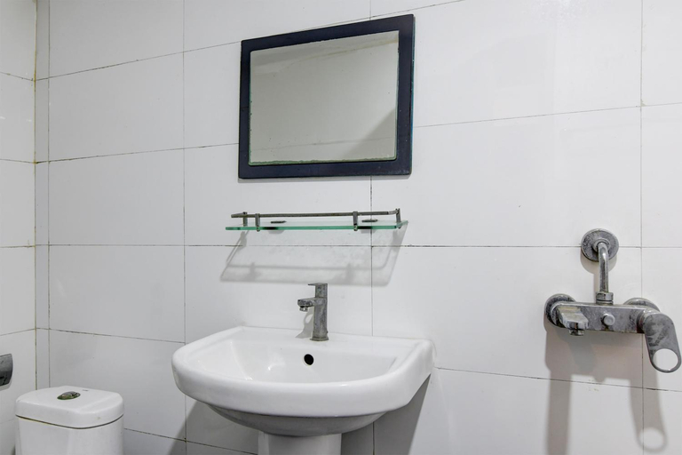 Bathroom 4, Hotel Heritage, North 24 Parganas