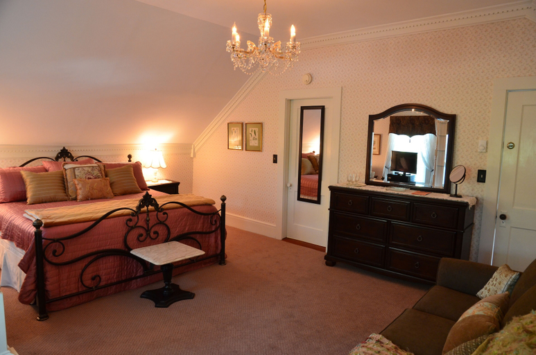 Bedroom 2, The Victoria Inn, Rockingham