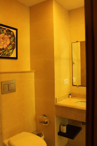 Bathroom 4, Hotel Surya, Varanasi