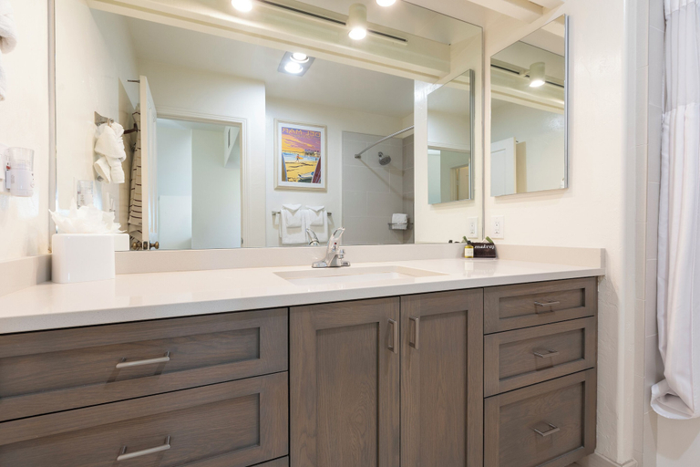 Bathroom 5, Wave Crest Resort, San Diego