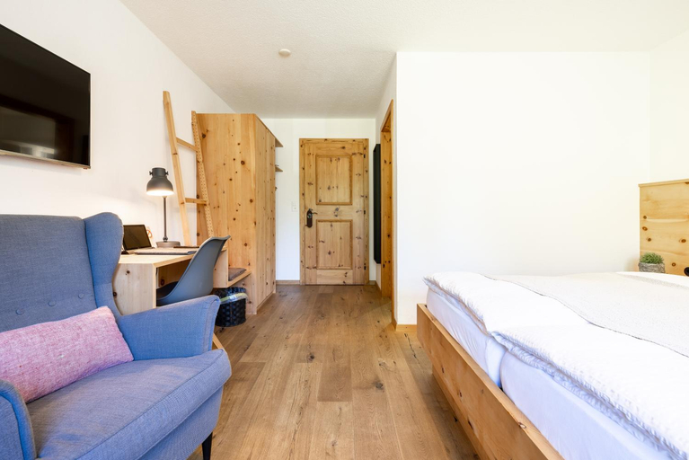 Bedroom 2, Schorta's Alvetern - Boutique Hotel, Inn