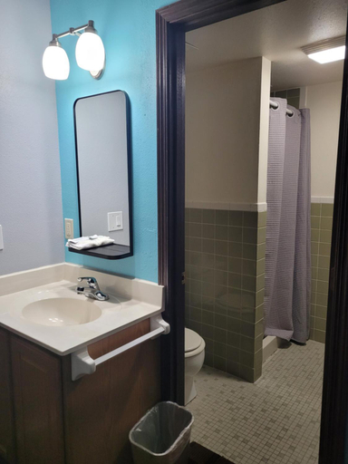 Bathroom 4, Valued Stay Sun Prairie, Dane