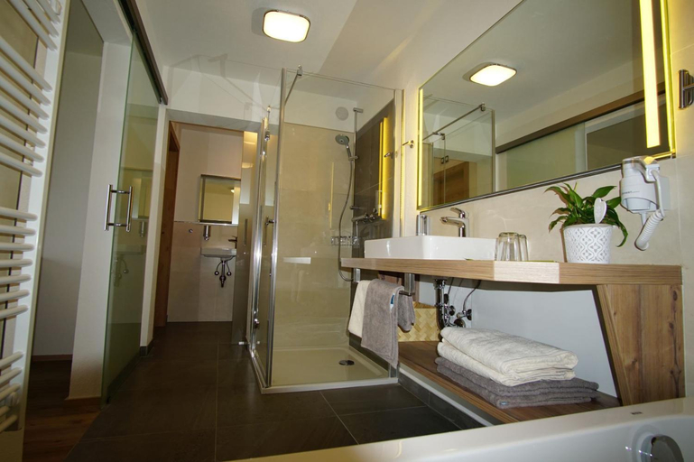 Bathroom 5, Hotel Irmgard, Vöcklabruck