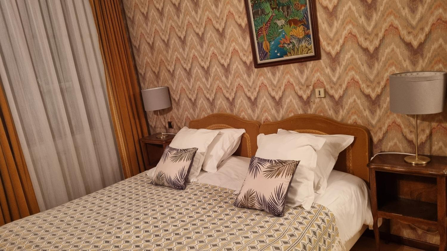 Bedroom 3, Hotel de la Poste, Isère