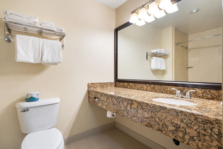 Bathroom 4, Casablanca Inn, Orange