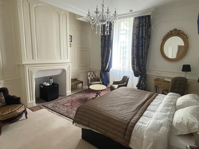 Bedroom 2, Hotel Victor Hugo, Manche