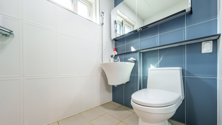 Bathroom 3, Taean Jiyu Ne Pension, Taean