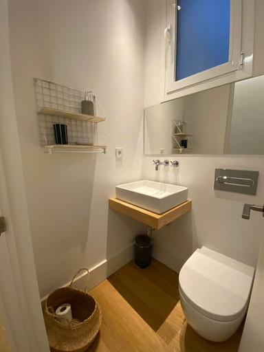 Room 2, The Balconies I Apartment With Three Balconies in Malasana, Madrid