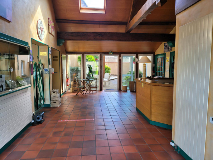 Public Area 2, L'AUBERGE DE L'OLIVE, Allier