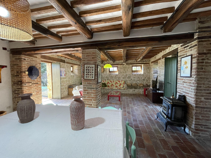 Living room 3, Scenic Hideaway With Pool, Fermo