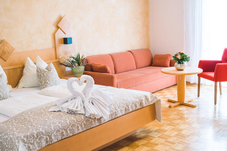Bedroom 2, Hotel Restaurant Thadeushof, Klagenfurt Land
