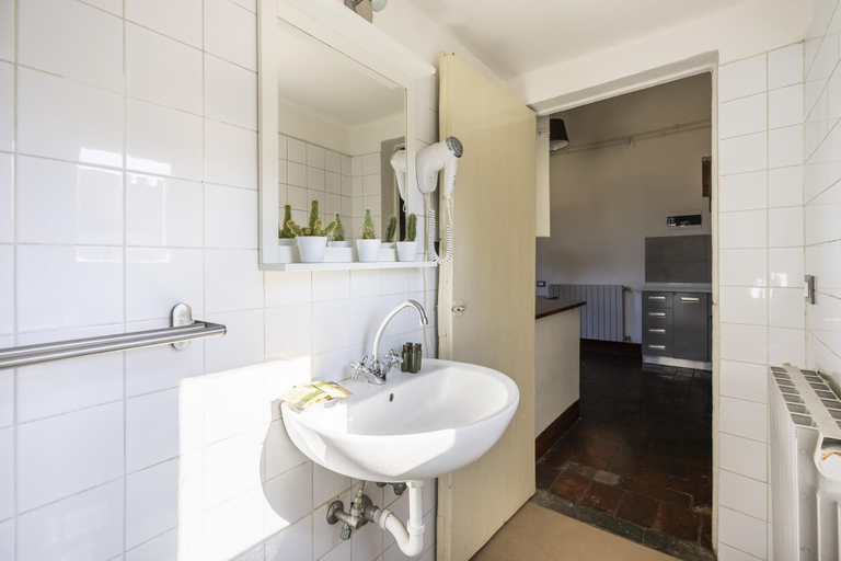 Others 5, Cerchi 3 in Firenze With 2 Bedrooms and 1 Bathrooms, Florence