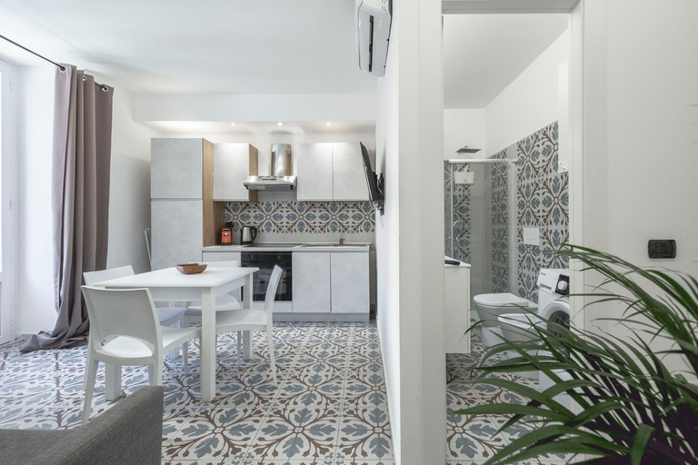 Others 5, Pietranera Home, Catania