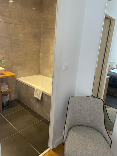 Bathroom 5, Hotel Victor Hugo, Manche