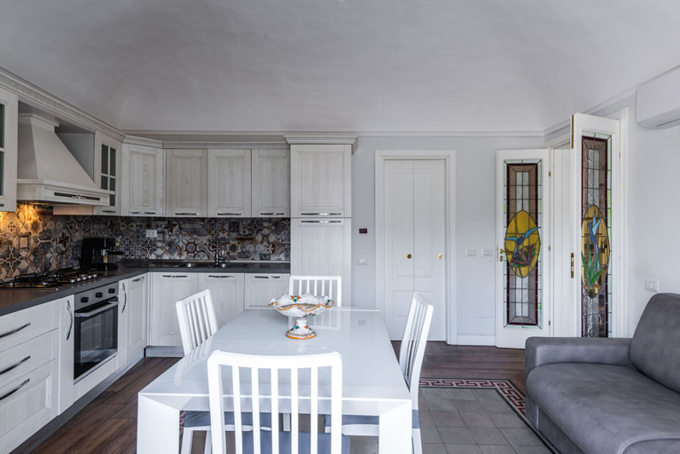 Room 2, La Perla del Duomo With Terrace by Wonderful Italy, Catania