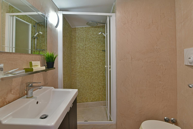 Bathroom 5, Villa Linda, Messina