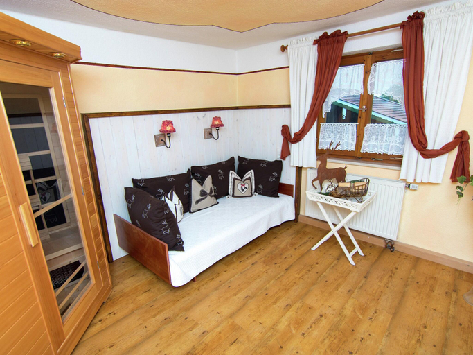 Bedroom 3, Gemutliches Ferienwohnung in Feldwies mit Sauna, Traunstein