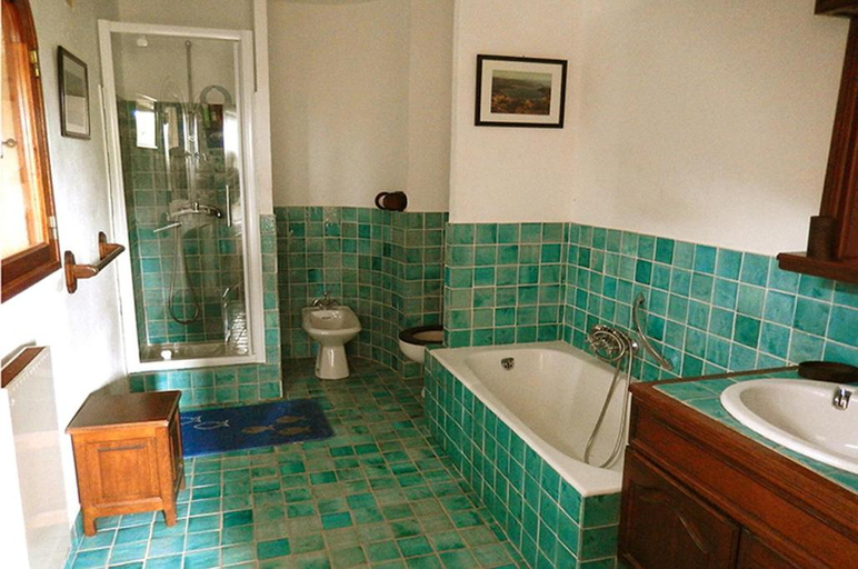Bathroom, Grande Villa, Corse du Sud, Domaine prive de Cala Rossa, Corse-du-Sud