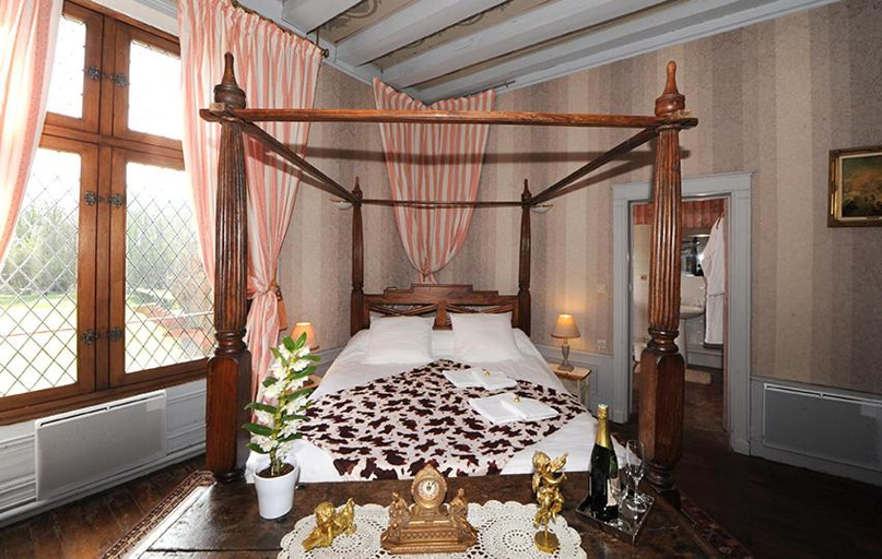 Bedroom 4, Château de Jallanges & Spa à Vouvray - 1h de Spa Incluse PAR Jour, Indre-et-Loire