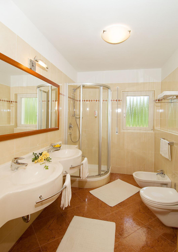 Bathroom 2, Hotel Eichenhof, Bolzano