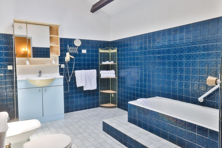 Bathroom 3, Hotel Restaurant des Thermes, Gers