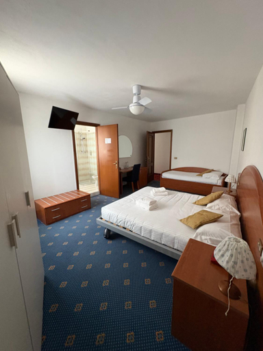 Bedroom 2, Garni Hotel Tignale, Brescia