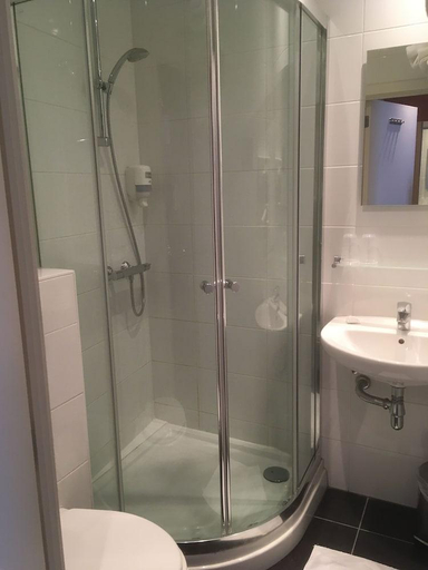 Bathroom 4, Hotel Du Commerce, West-Vlaanderen