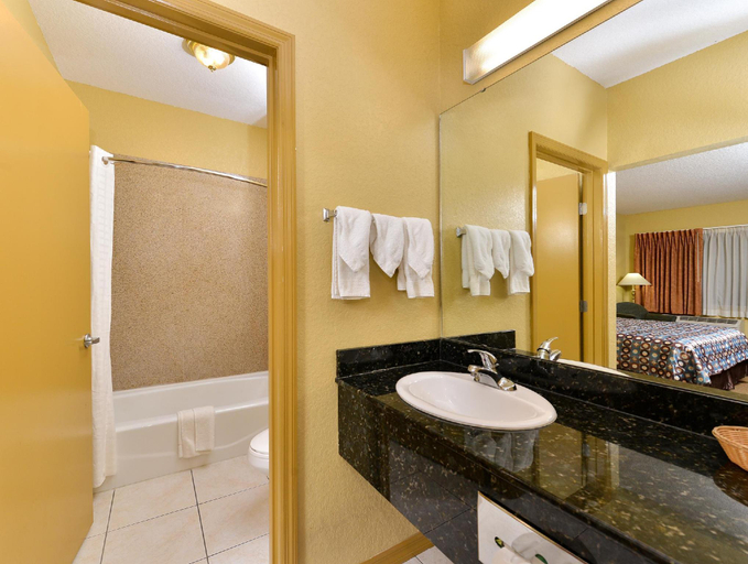 Bathroom 4, Americas Best Value Inn Starke, Bradford