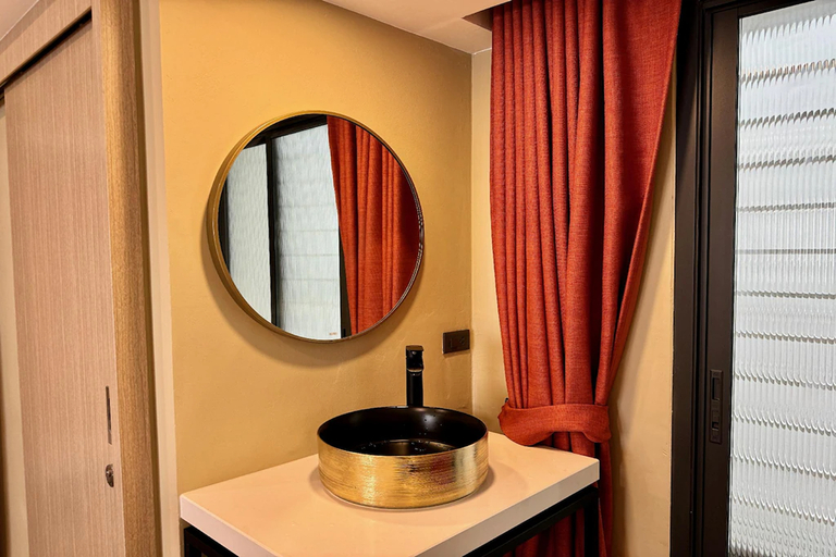 Bathroom 13