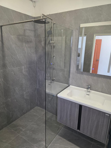 Bathroom 5, K2 Seaside Suites, Pattaya
