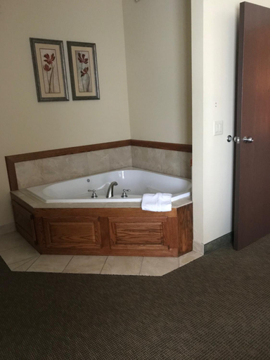 Bathroom, Randolph Inn and Suites, Randolph