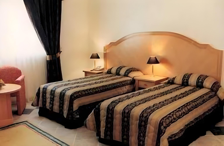 Bedroom 3, Safeer Hotel Suites, Muttrah