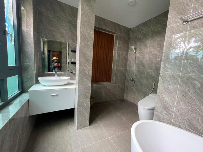Bathroom 4, Nha Ben Đoi - The Hill House Villa, Châu Đức