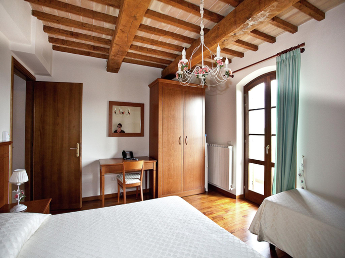 Bedroom 2, Romantic Countryside Escape, Perugia