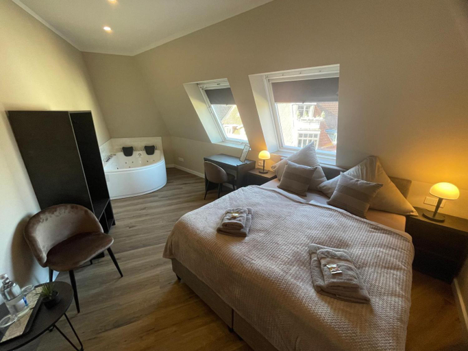 Others 4, StadtBlick Hotel, Lippe