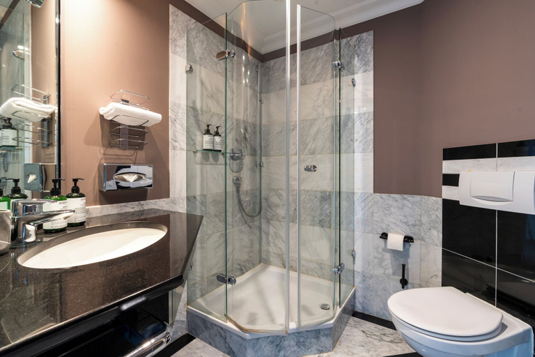 Bathroom 5, Hotel NEWBERLIN, Berlin