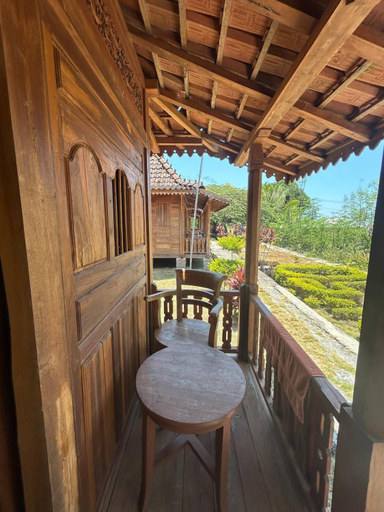 Others 5, Parlezo Cottage Dintor