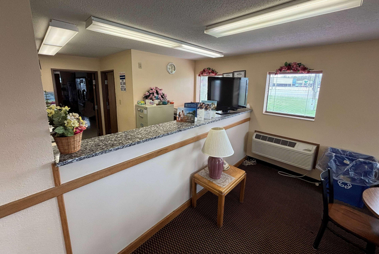 Public Area 2, Super 8 by Wyndham Du Quoin, Perry