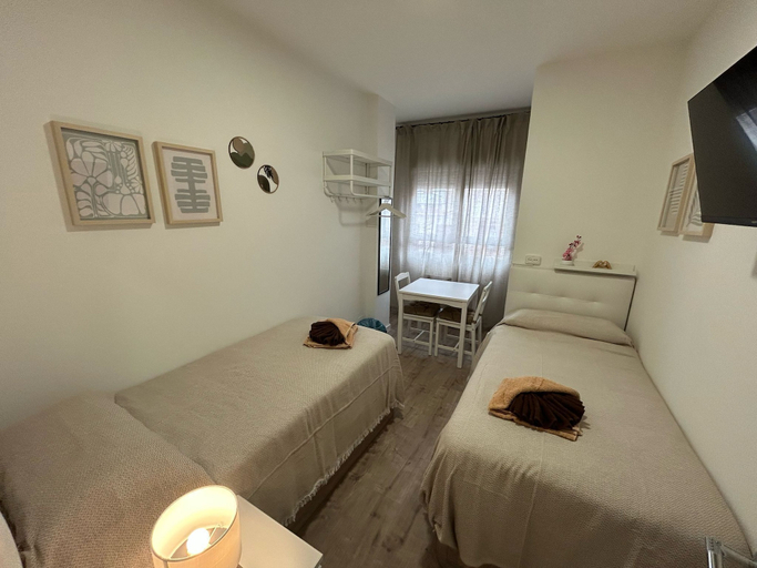 Bedroom 4, Habitaciones en Embajadores, Madrid