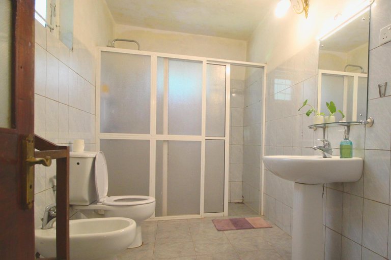 Bathroom 4, Fortuna Heritage Home, K.F.G. & G. Korale