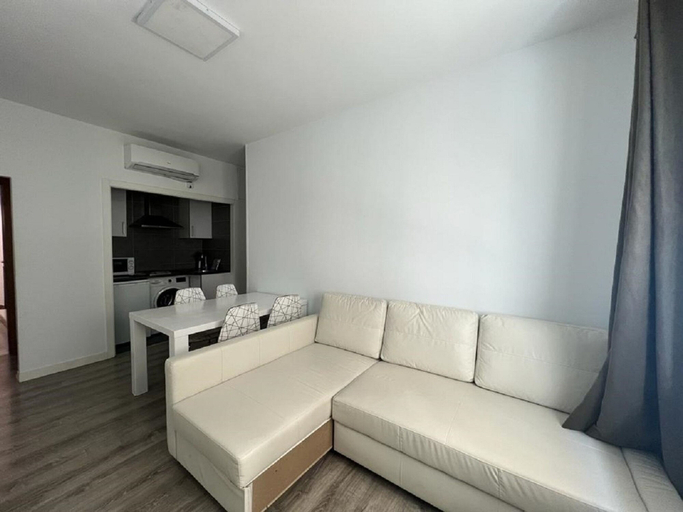Room 3, C Plaza de Espa a 3A, Madrid