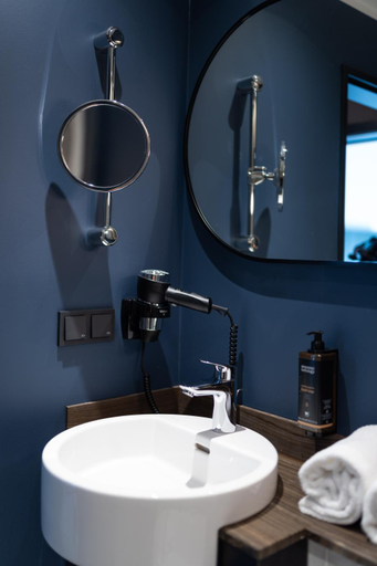 Bathroom 12