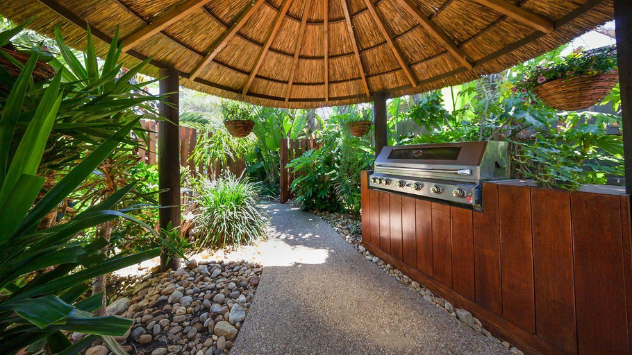 2, Como Palm Retreat, Melbourne