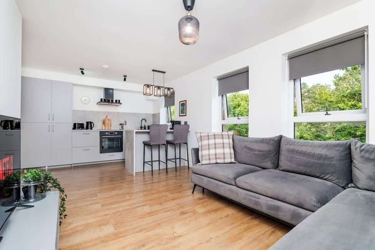 Others 5, Spacious 2BR - Parking Near Edinburgh City Centre, Edinburgh