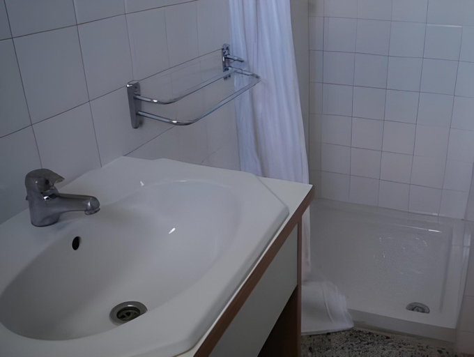Bathroom 2, Le Robinson, Drôme