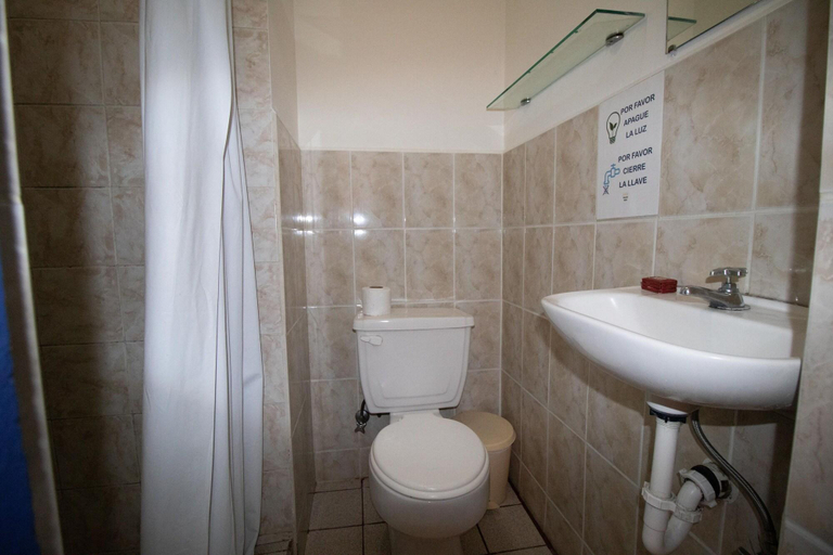 Bathroom 4, Hostal Sakti, Quito