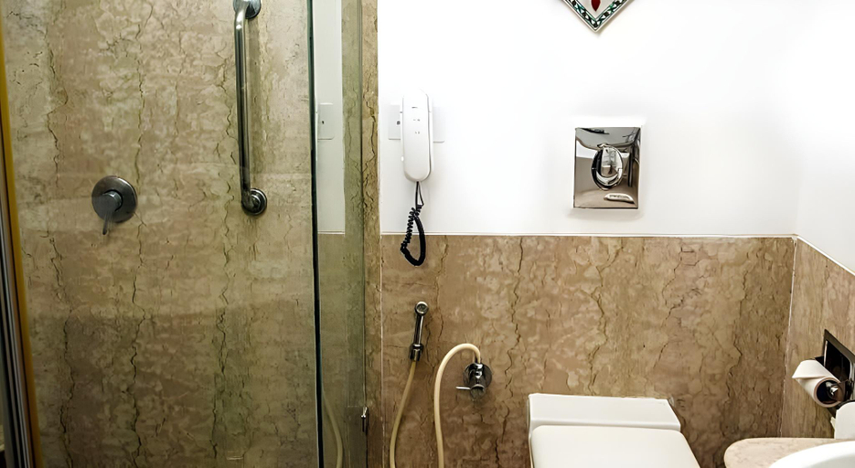 Bathroom 4, The LaLiT Laxmi Vilas Palace Udaipur Hotel, Udaipur